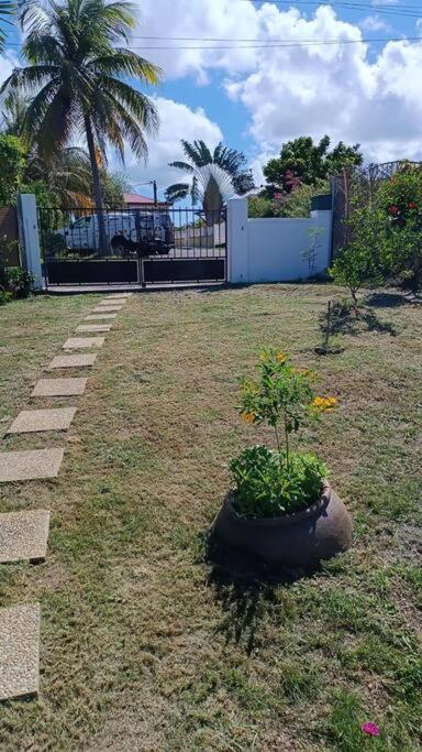 Tukusi Bungalow Le Moule Exterior photo